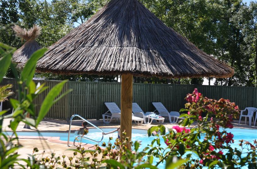 Beheiztes Schwimmbad mit Sonnenbaden auf der Halbinsel Rhuys