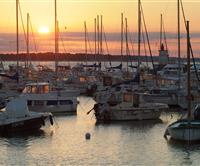 Der Sonnenuntergang vom Hafen von St. Jacques aus gesehen