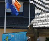 Bretonische und französische Flaggen
