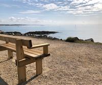 Sitzbank mit Blick auf die Bucht von Morbihan