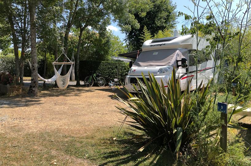 Wohnwagen- oder Reisemobilstellplatz auf dem Campingplatz Les Genêts Morbihan -  Bretagne