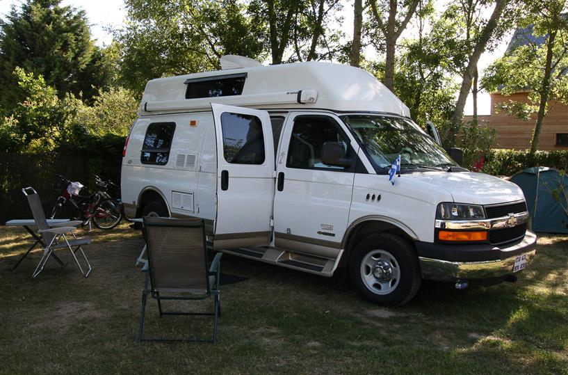 Wohnwagen- oder Reisemobilstellplatz auf dem Campingplatz Les Genêts in Brittany