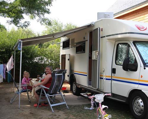 Wohnwagen- oder Reisemobilstellplatz auf dem Campingplatz Les Genêts in Sarzeau
