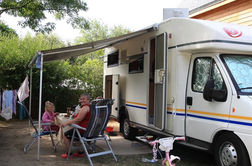 Wohnwagen- oder Reisemobilstellplatz auf dem Campingplatz Les Genêts in Sarzeau