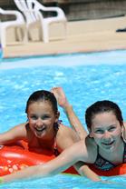 Beheiztes Schwimmbad auf dem Campingplatz Les Genêts in Sarzeau