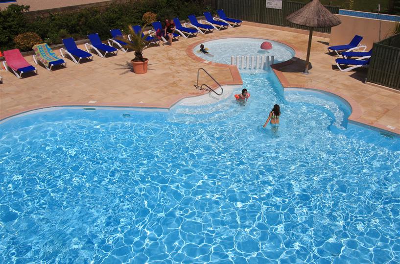 Beheiztes Schwimmbad für einen Familienurlaub auf dem Campingplatz Les Genêts 56