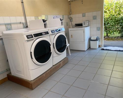 Waschmaschine Ecke in Genets campingplatz in Sarzeau
